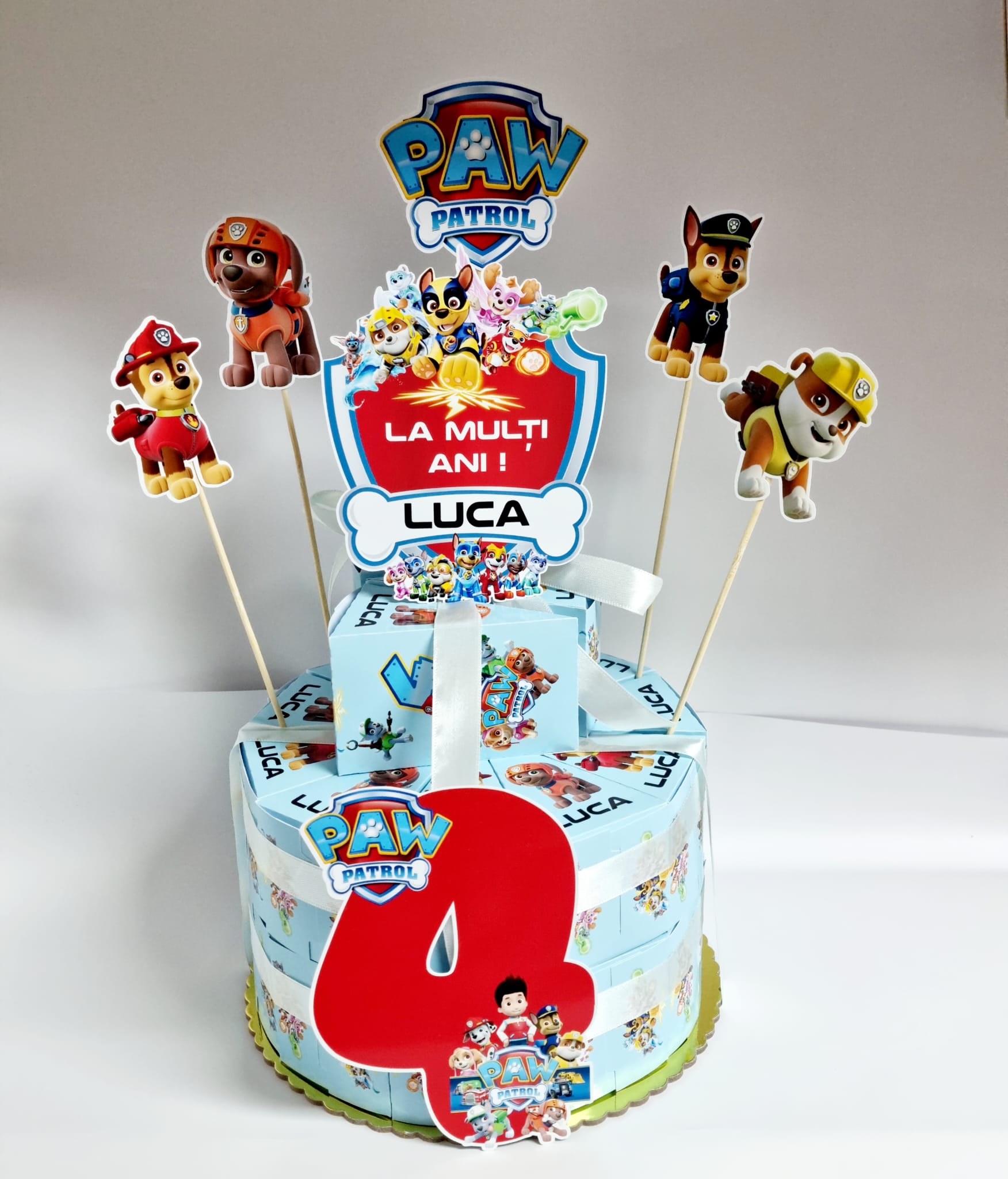 Tort personalizat, carton, model simplu