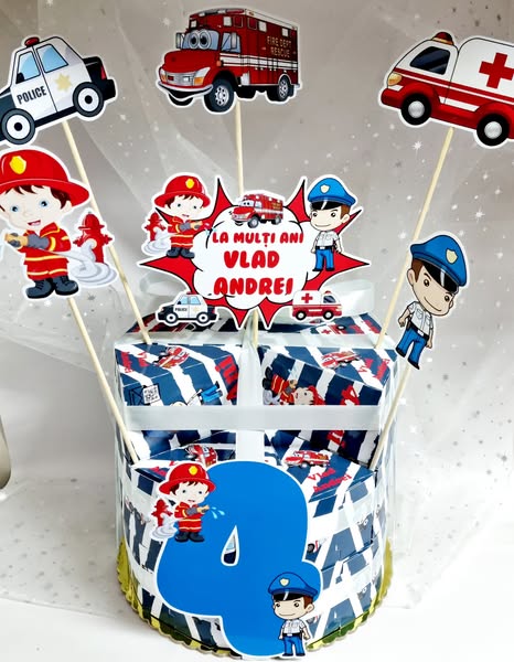 Tort personalizat din carton, model clasic cu figurine decorative